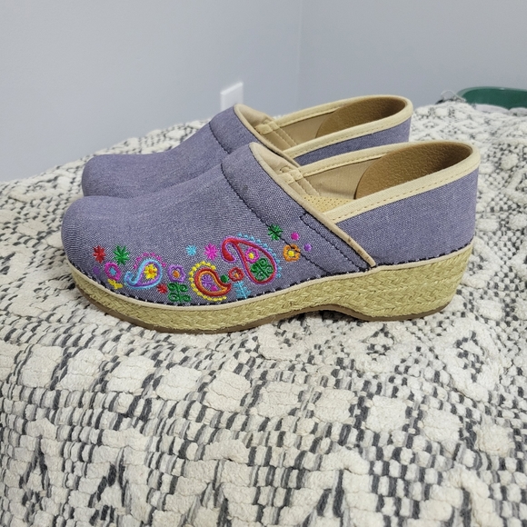 DANSKO Vegan Jute Denim Blue Paisley Embroidered Floral Clogs - Picture 3 of 13